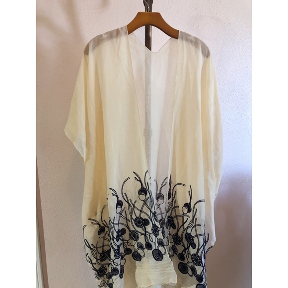 CHARTER CLUB  KIMONO FLORAL EMBROIDERY DESIGN - Picture 1 of 3